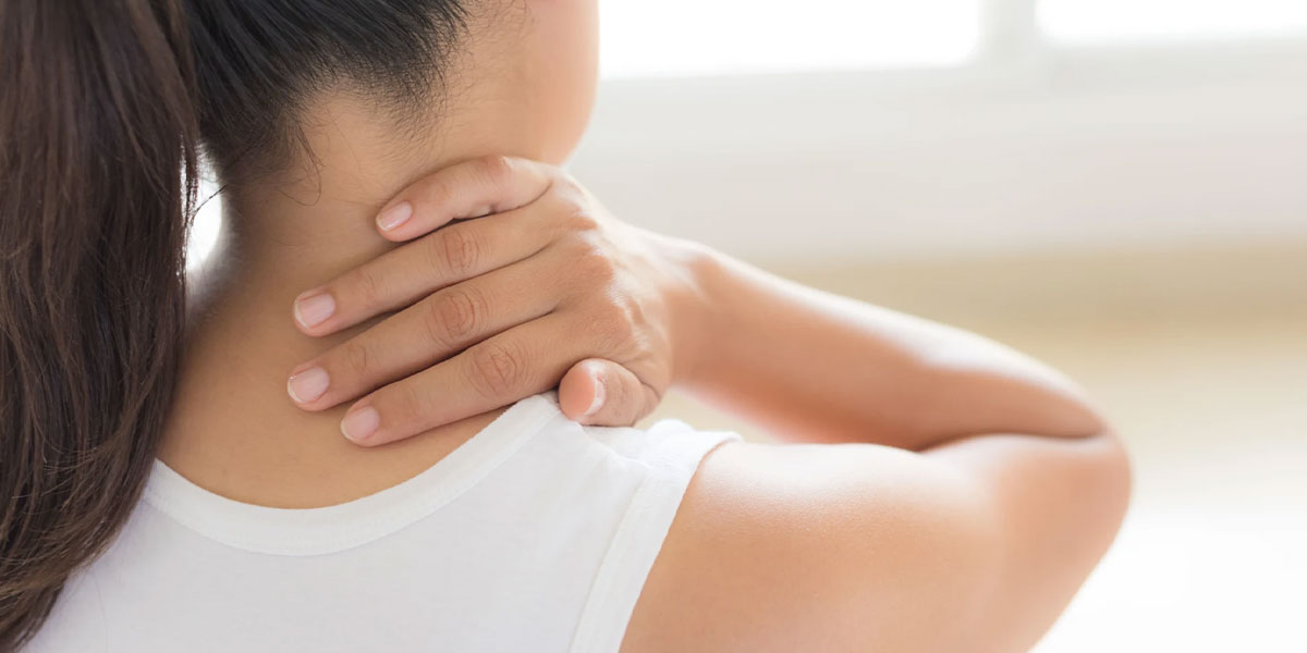 برای درمان گردن درد به چه دکتری مراجعه کنیم؟